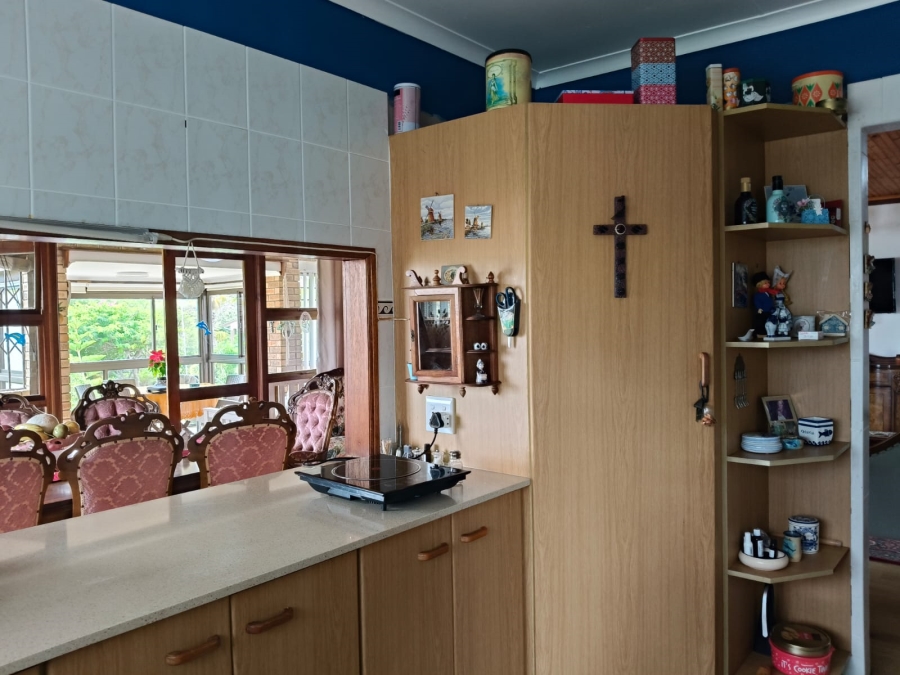 6 Bedroom Property for Sale in Paradise Beach Eastern Cape